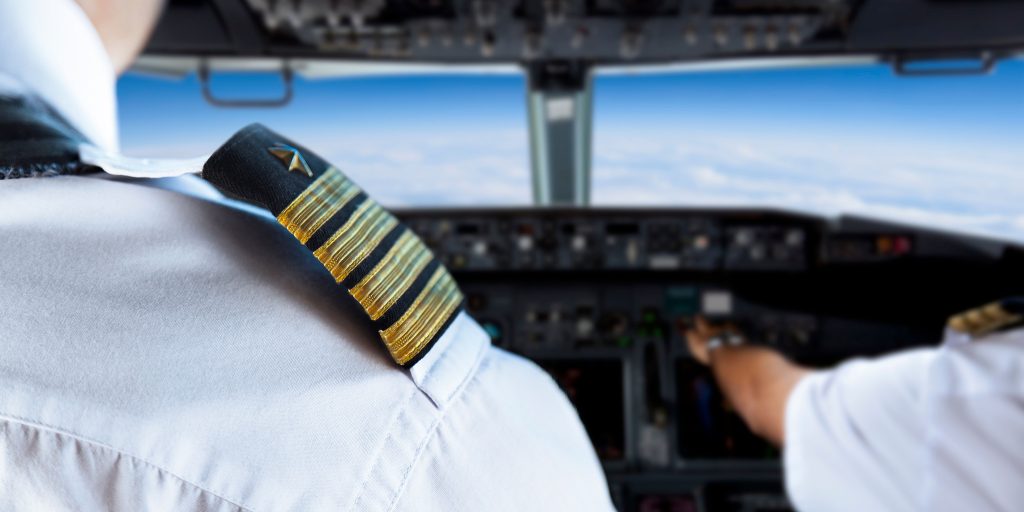 Pilot Uniform Stripes in the US: Discover why they're worn, their origins, and what they signify about rank and experience.